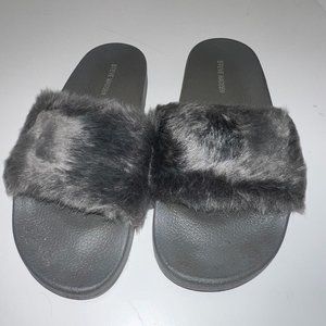 Steve Madden Gray Furry Slides Size 8 / 38